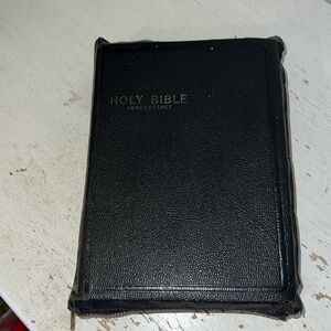 KJV Vintage 1945 Holy Bible Concordance leather bound zip around
